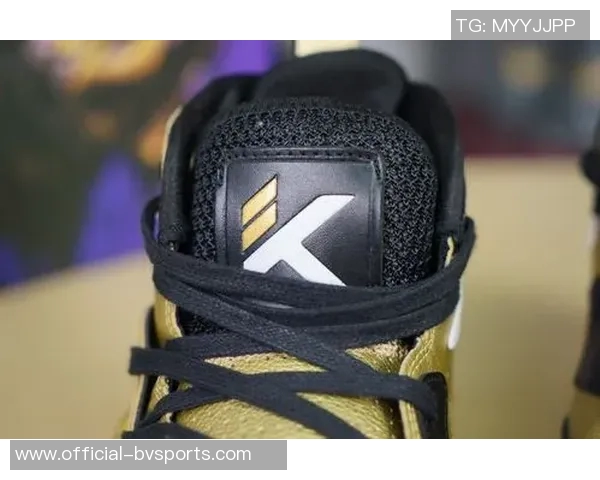 CaptainCade携手康宁汉姆打造独特美队主题球鞋融入个人风格元素