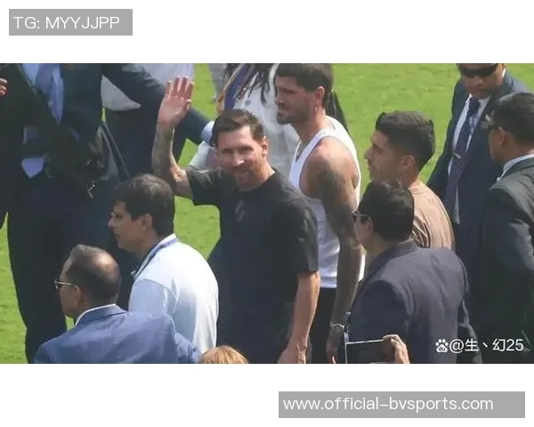 梅西印度行引发混乱当地官员指责组织方贪婪无能与球迷自拍成风