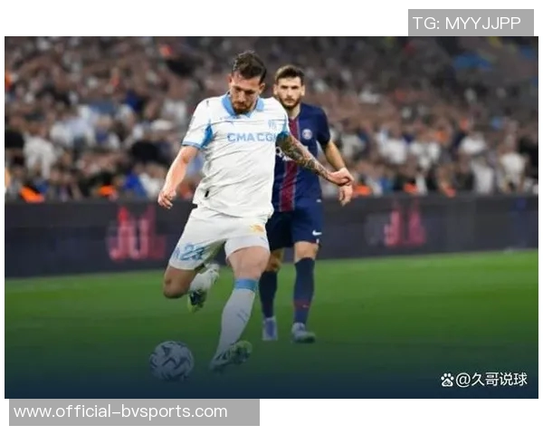 马赛后卫阿格德机场遭球迷袭击险遭扇脸事件引发关注